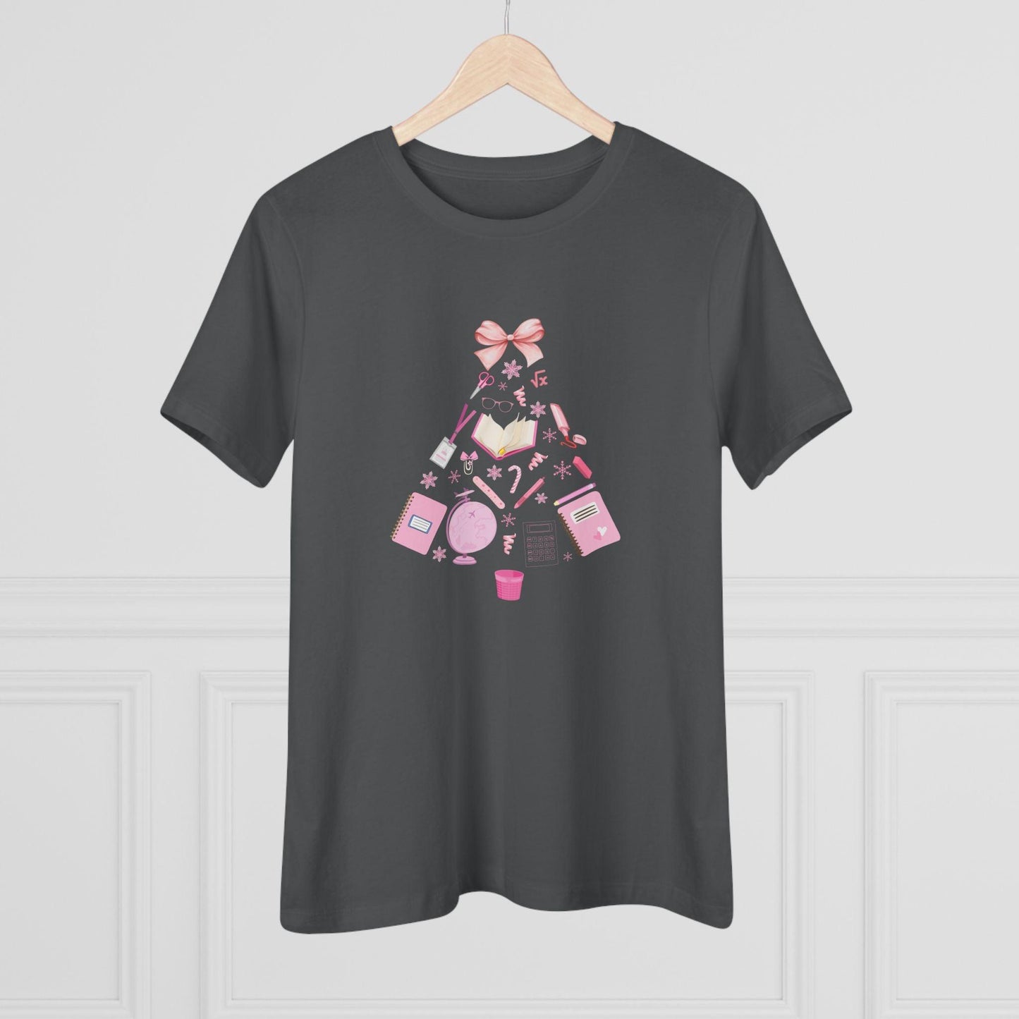 Santa's Favorite Teacher - A Sparkling Christmas in the Classroom! 🎄✨ Women's Softstyle T-shirt - Whippie's