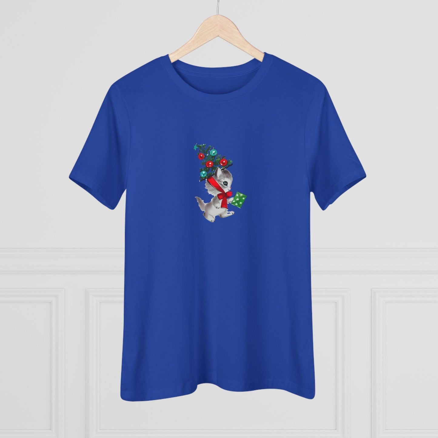 Retro Kittie with Tinsel Christmas Tree Hat - Women's Tee - Whippie's