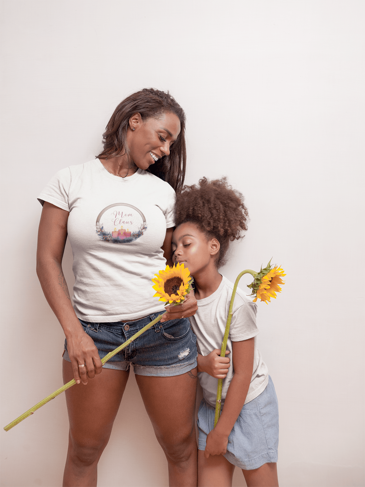 Mom Claus - Christmas Cheer! 🤶🎄 Women's Softstyle Tee - Whippie's