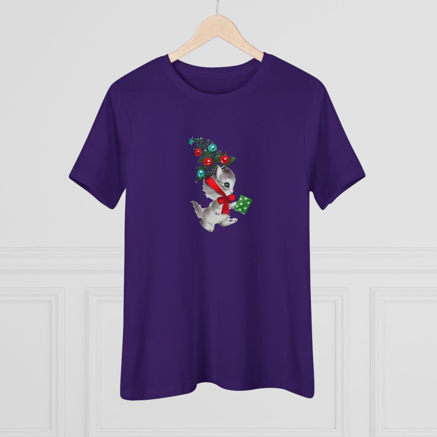 Kittie with Christmas Tree Hat and Card - Women's Softstyle Tee - Whippie's