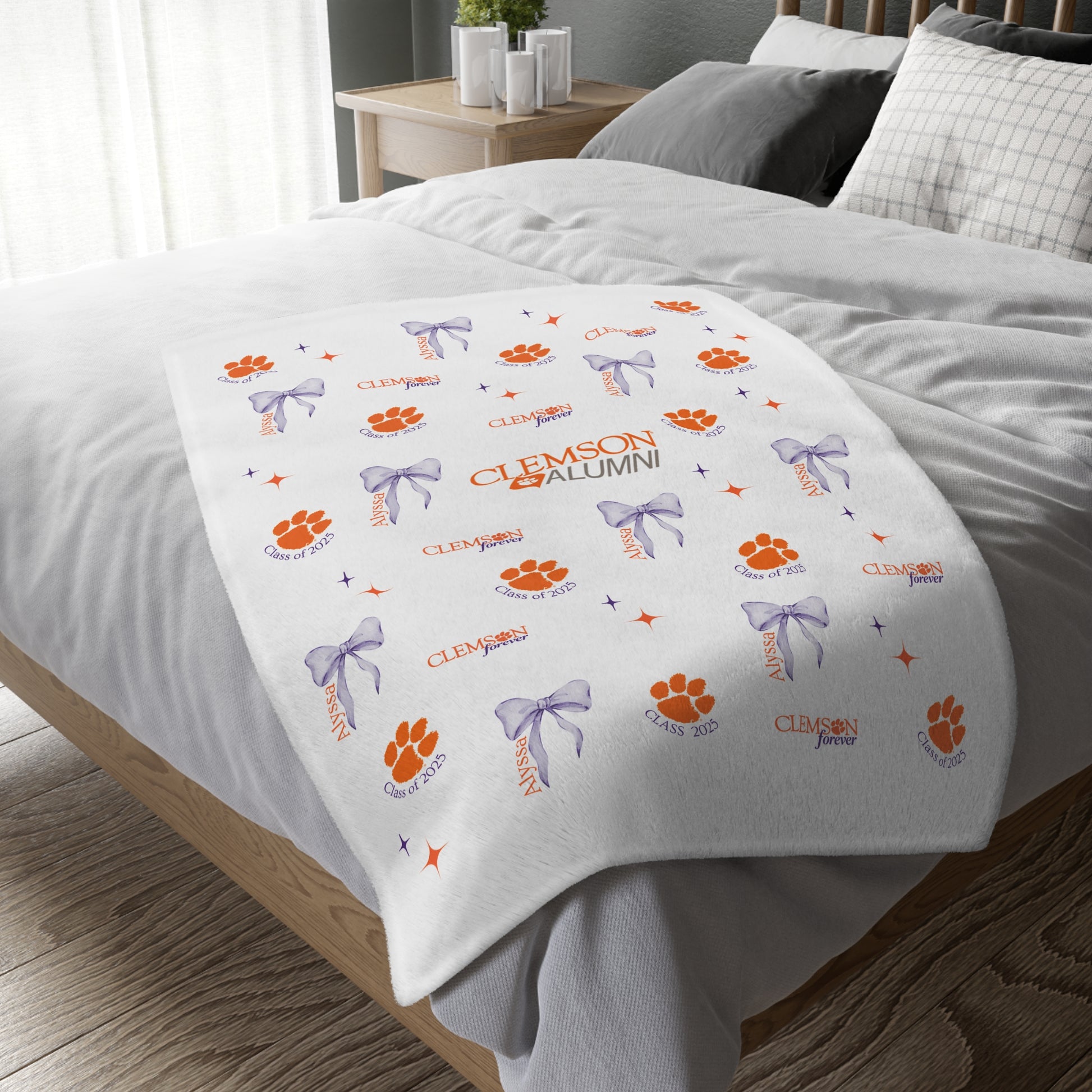 Graduation 2025 Paw Print Velvet Blanket - Personalizable - Whippie's