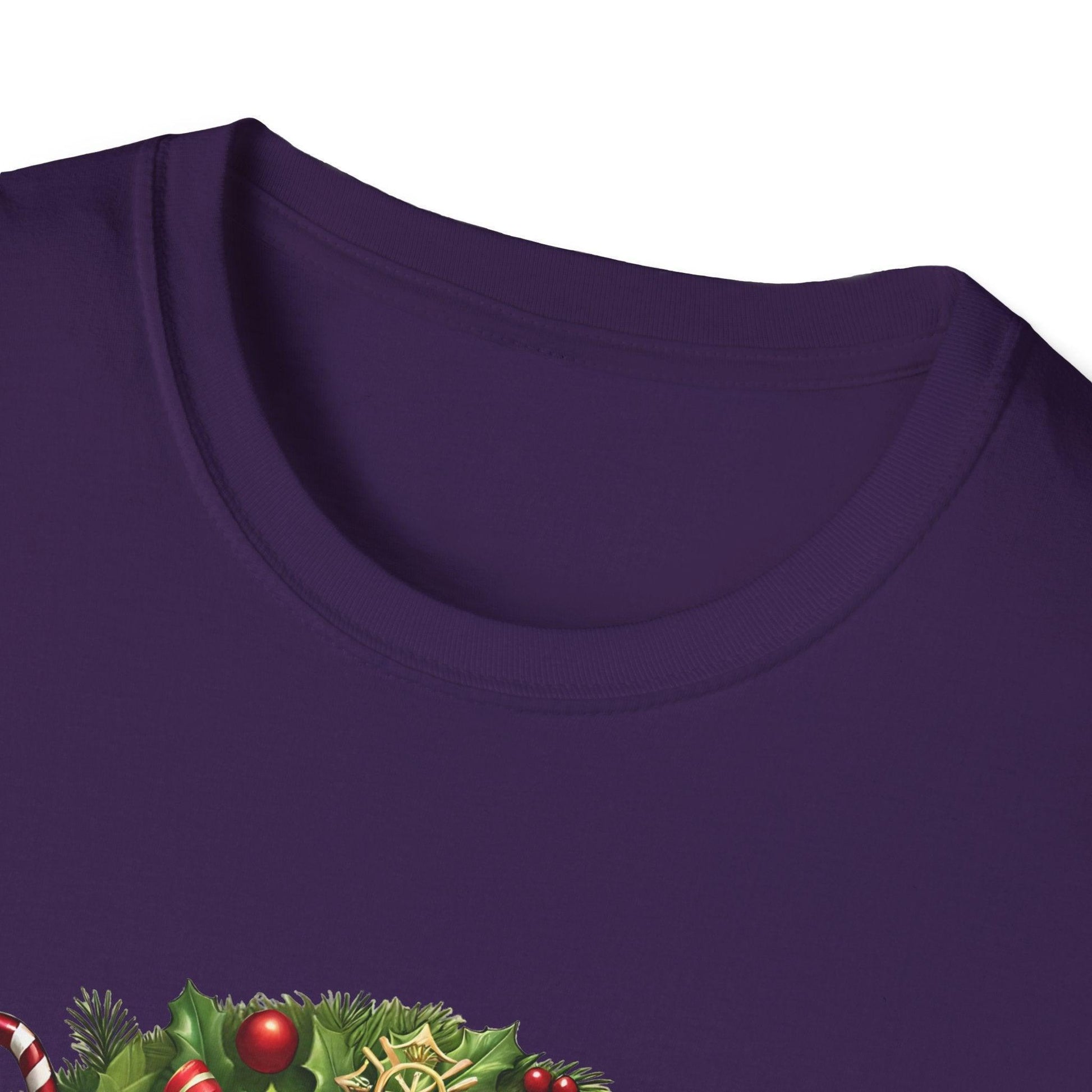 Santa's Favorite Firefighter - Wreath - Unisex Tee 🔥🎅 - Whippie's