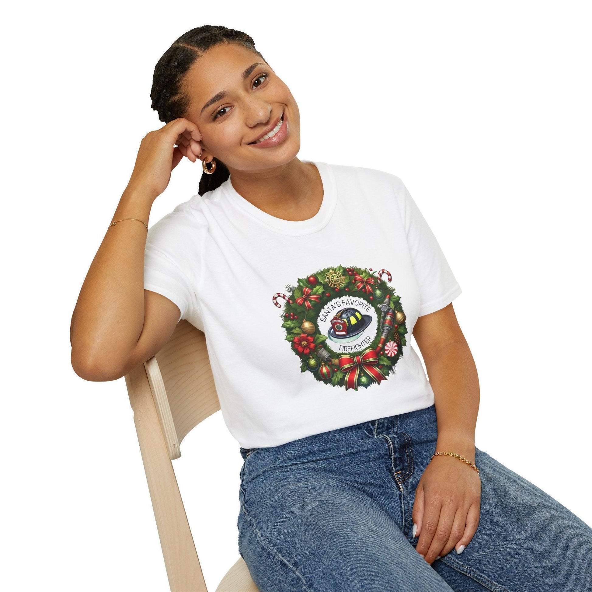 Santa's Favorite Firefighter - Wreath - Unisex Tee 🔥🎅 - Whippie's