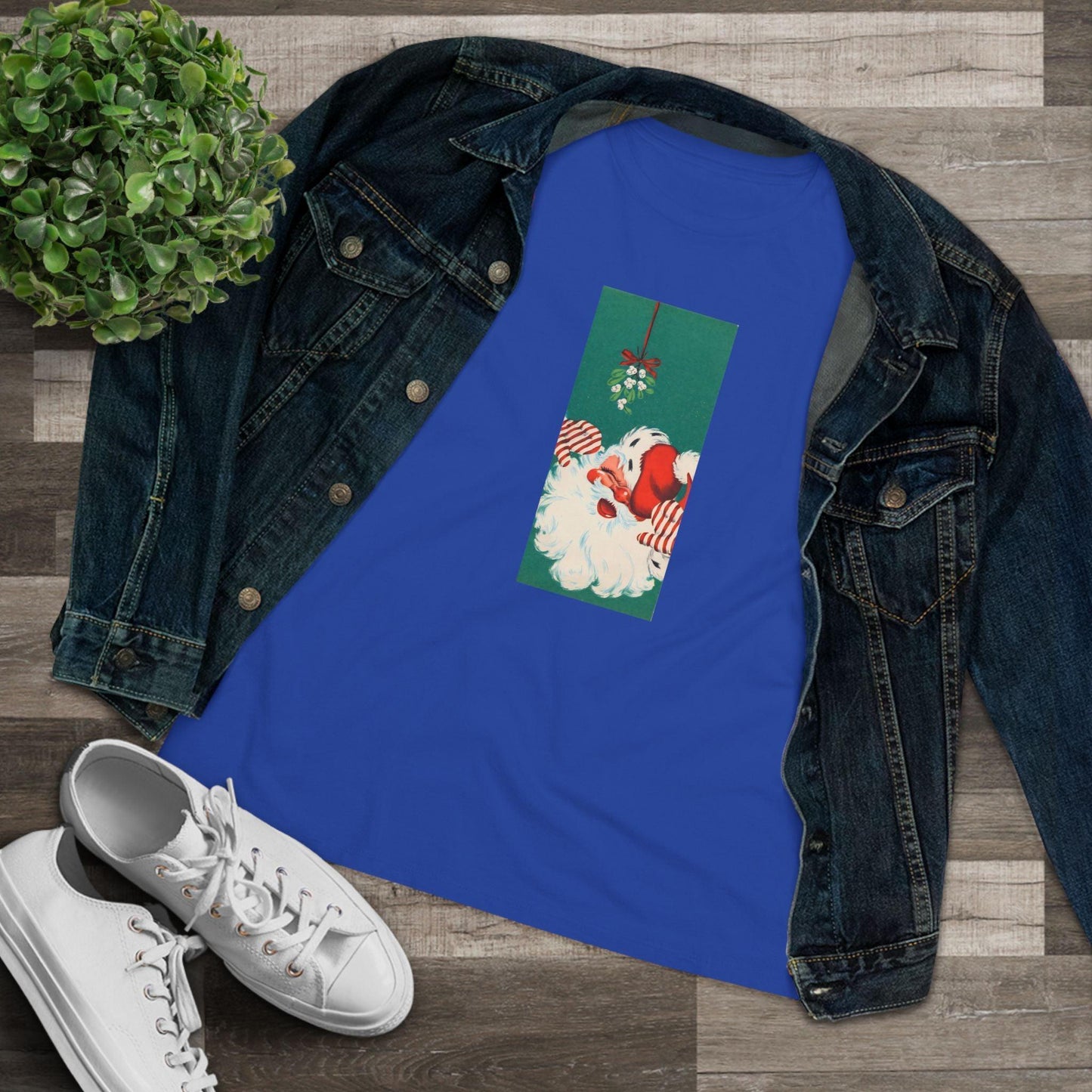 Santa Mistletoe Kisses - Women's Tee - Whippie's