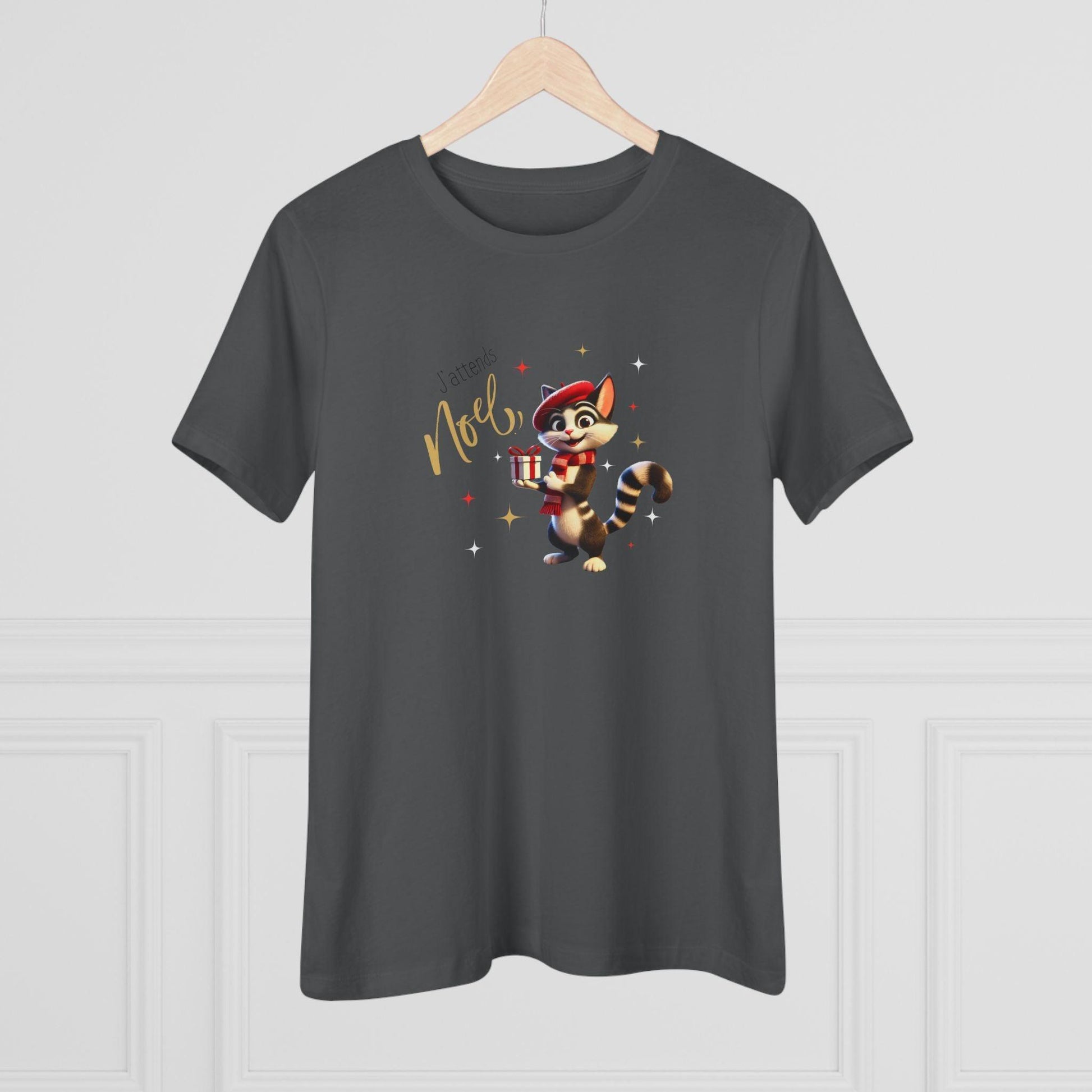 J'attends Noël 🐈‍⬛ Women's Tee 🎄 A purr-fectly Parisian Christmas! - Whippie's