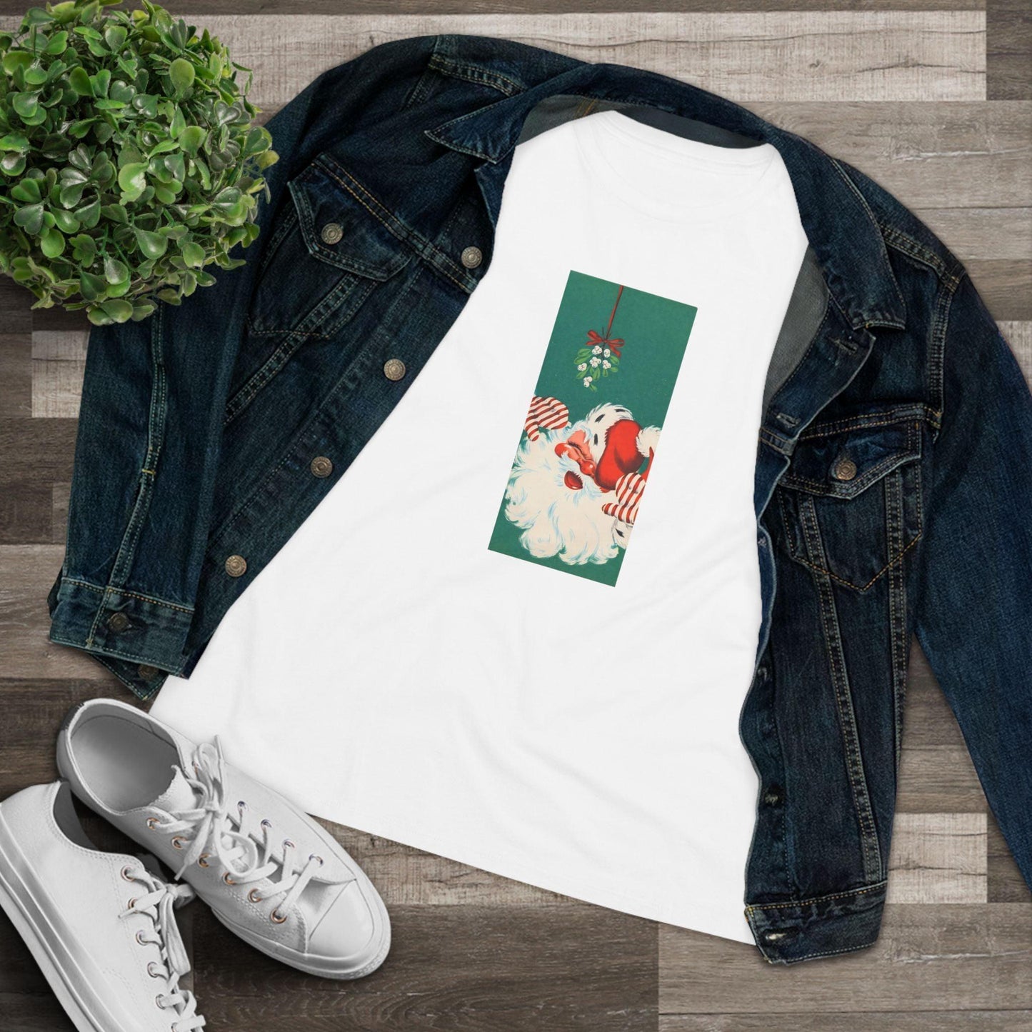 Santa Mistletoe Kisses - Women's Tee - Whippie's