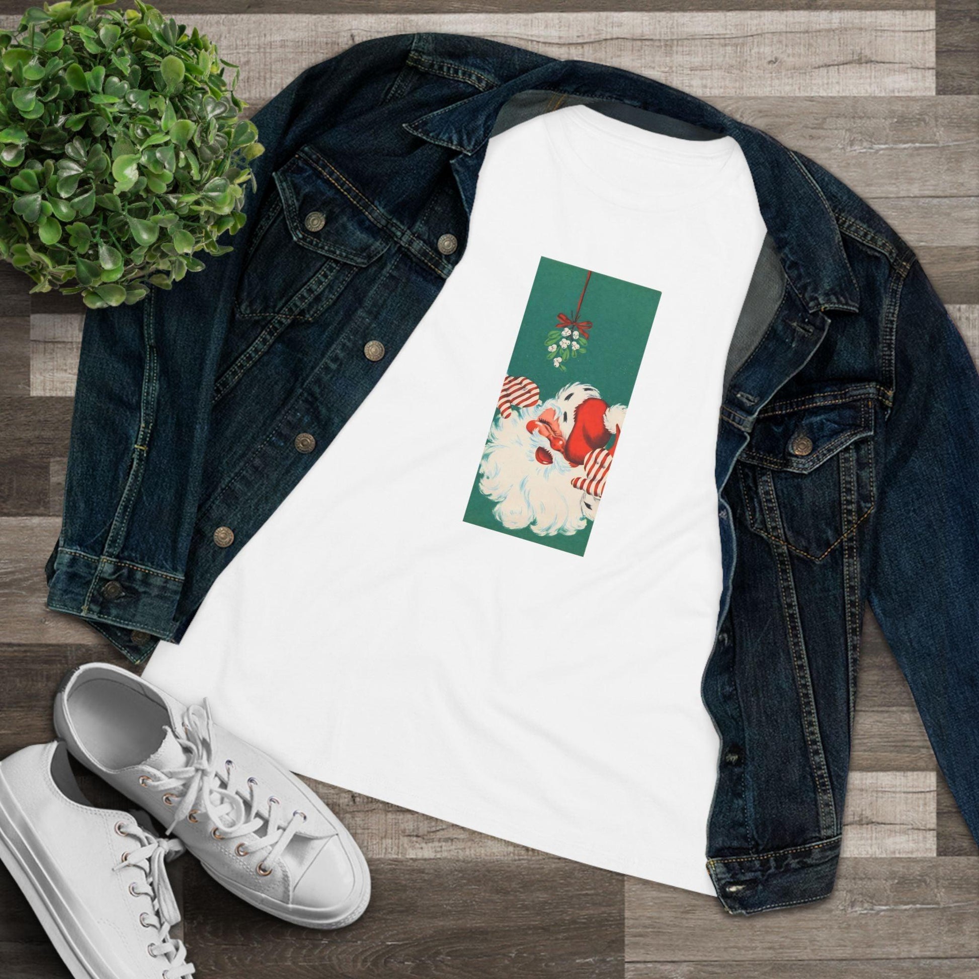 Santa Mistletoe Kisses - Women's Tee - Whippie's