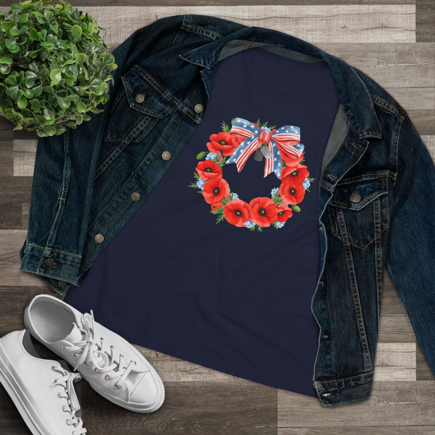Memorial Day 'Never Forget' Wreath - Women's Tee