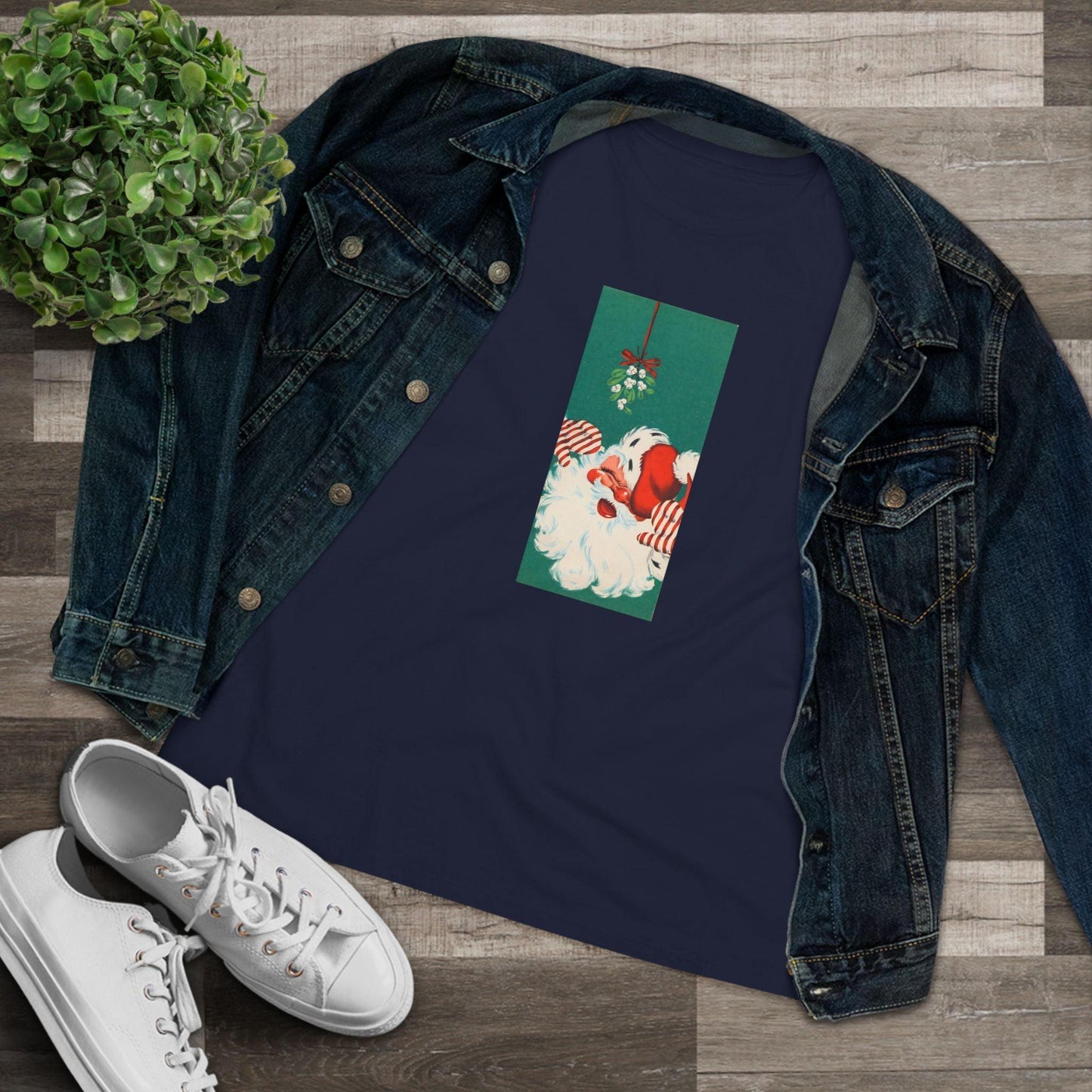 Santa Mistletoe Kisses - Women's Tee - Whippie's