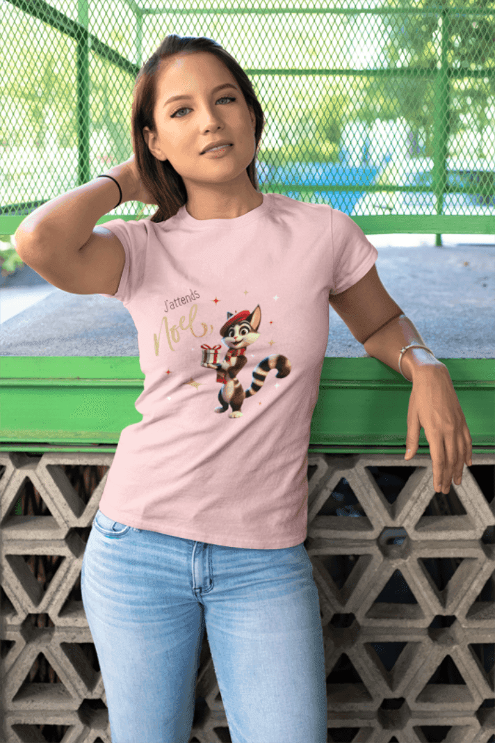 J'attends Noël 🐈‍⬛ Women's Tee 🎄 A purr-fectly Parisian Christmas! - Whippie's