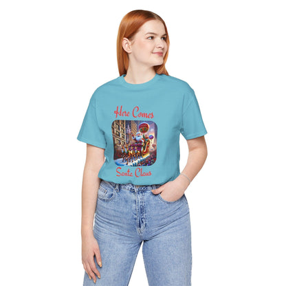 🎅 Here Comes Santa Claus 🎄 Unisex Jersey Tee ✨ - Whippie's