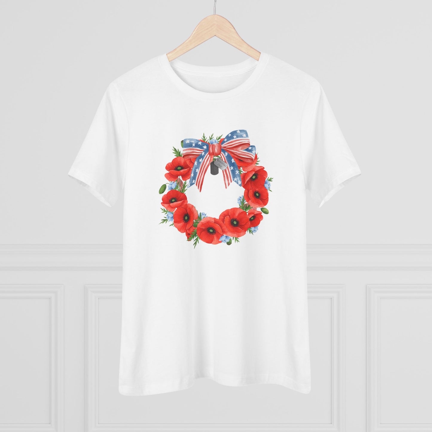 Memorial Day 'Never Forget' Wreath - Women's Tee