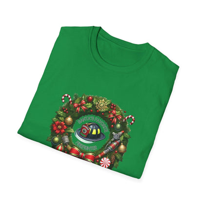 Santa's Favorite Firefighter - Wreath - Unisex Tee 🔥🎅 - Whippie's