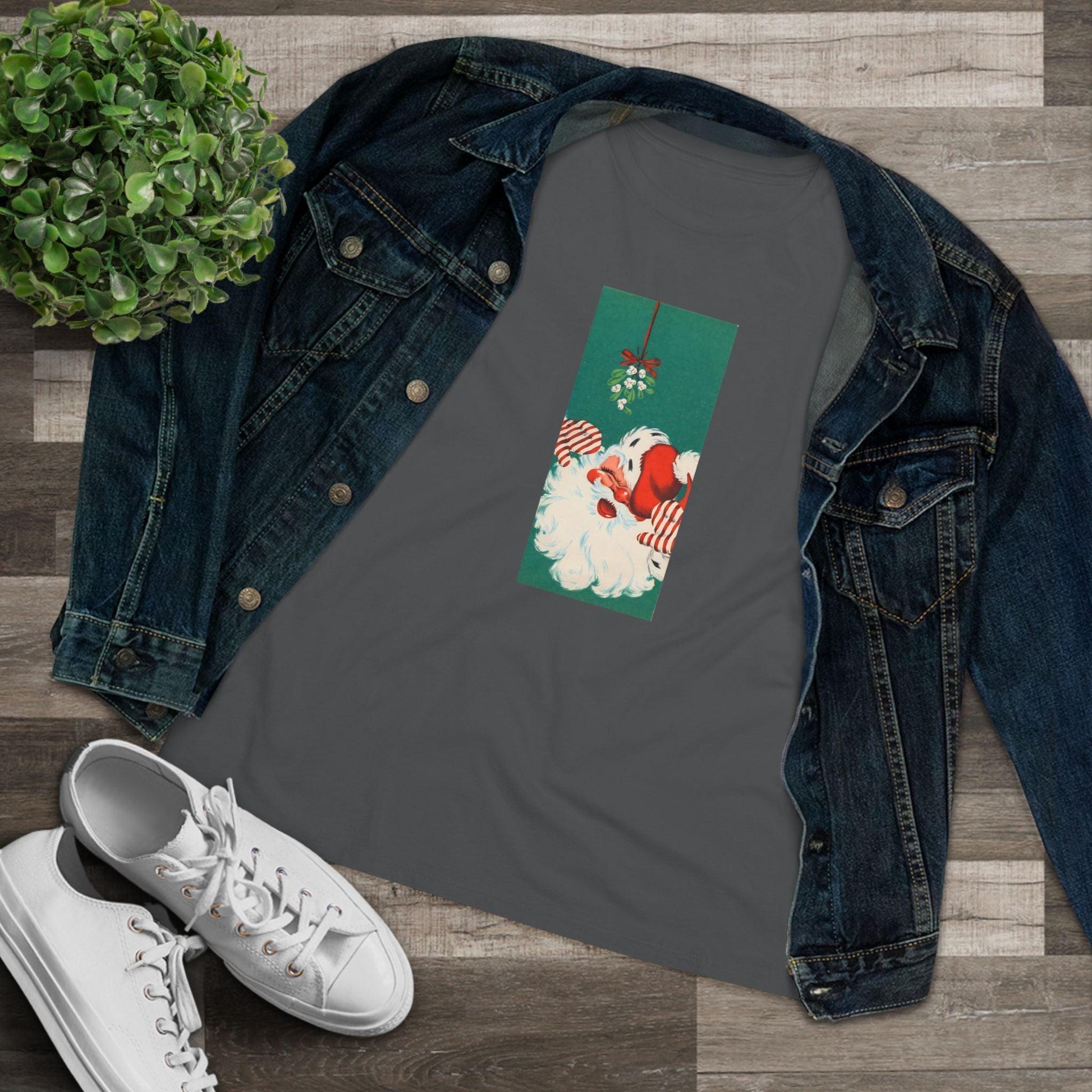 Santa Mistletoe Kisses - Women's Tee - Whippie's
