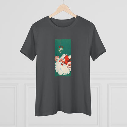 Santa Mistletoe Kisses - Women's Tee - Whippie's