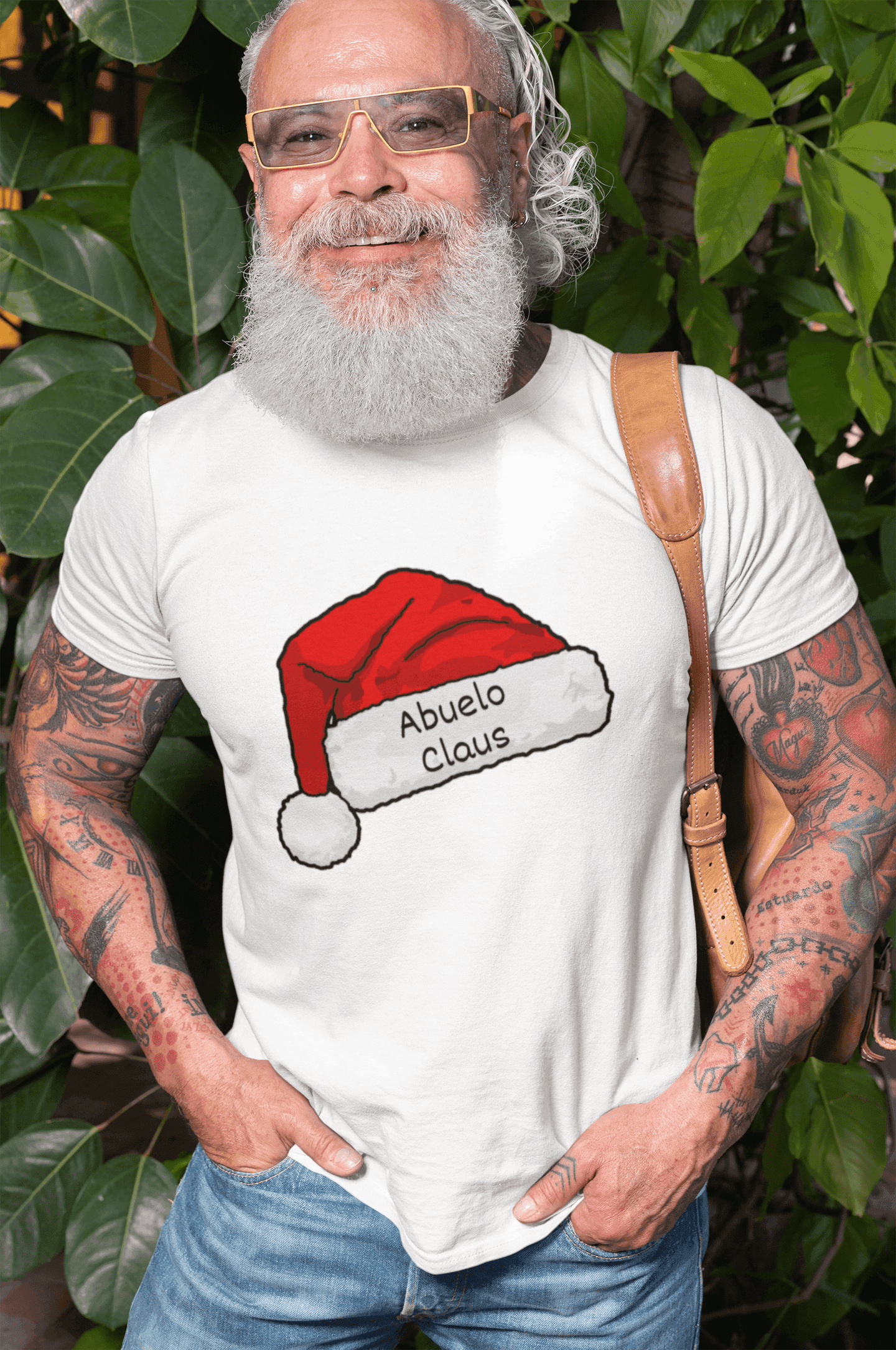 Abuelo Claus: The Gift-Giving Legend 🎅🎁- Mens Softstyle T-shirt - Whippie's